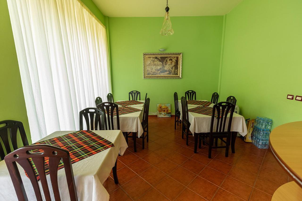 Hotel Dini Radhimë エクステリア 写真