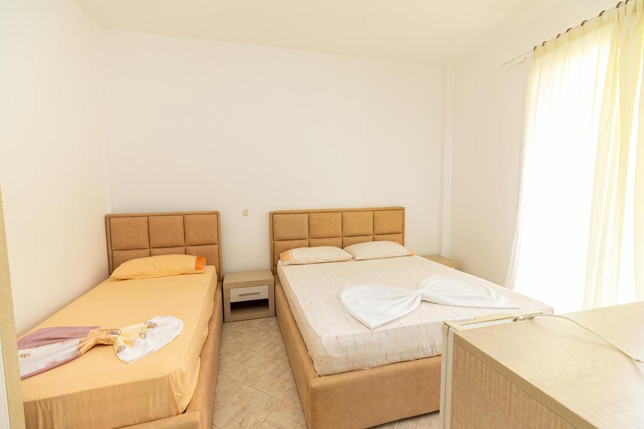 Hotel Dini Radhimë エクステリア 写真