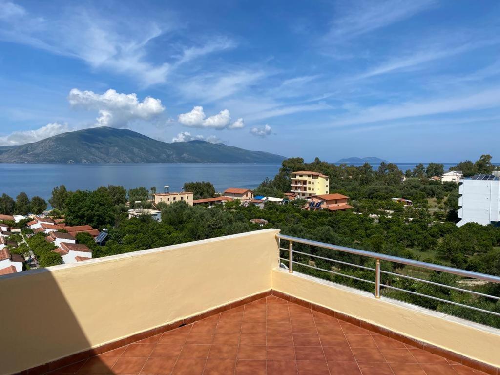 Hotel Dini Radhimë エクステリア 写真